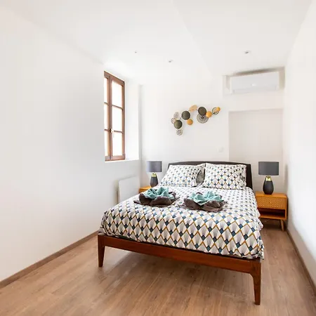 Newly Renovated - Historical Center *