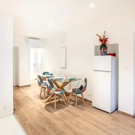 Newly Renovated - Historical Center Daire