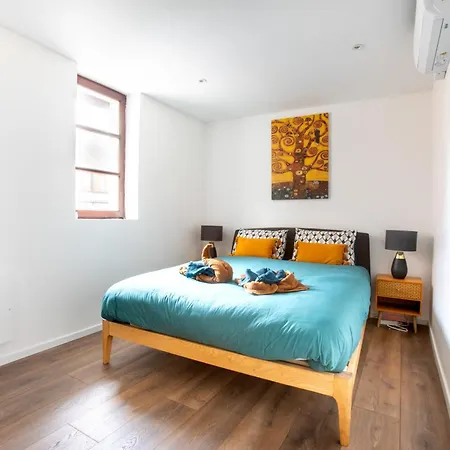 Newly Renovated - Historical Center Daire *