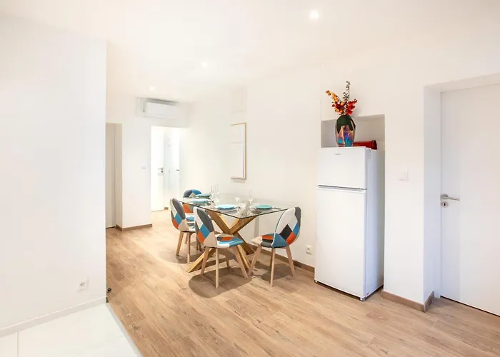 Newly Renovated - Historical Center Daire