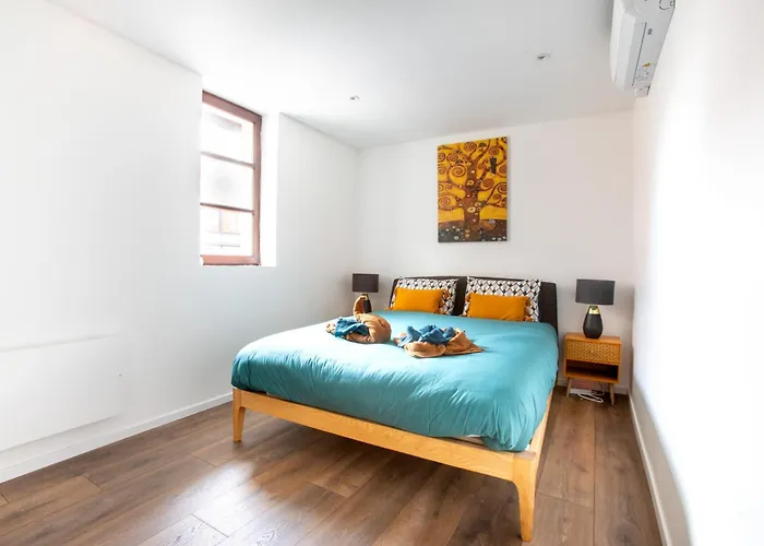 Newly Renovated - Historical Center Daire *